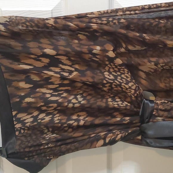 One sleeve - Picture 3 of 3